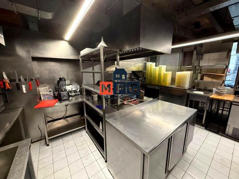 комерційна за адресою Конституції, 2