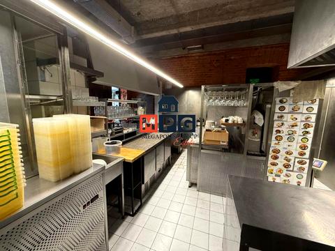 комерційна за адресою Конституції, 2