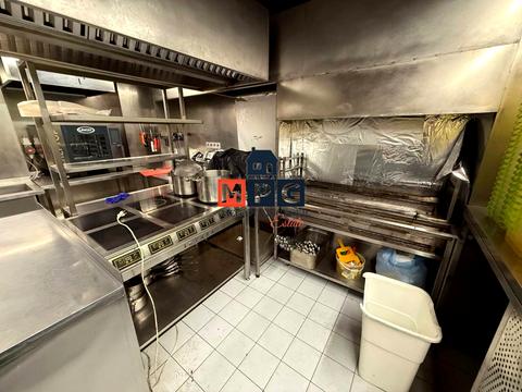 комерційна за адресою Конституції, 2