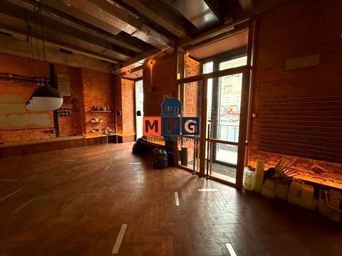 комерційна за адресою Конституції, 2