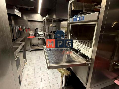 комерційна за адресою Конституції, 2