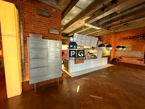 комерційна за адресою Конституції, 2