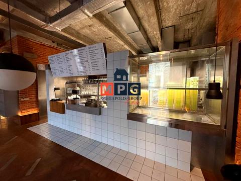 комерційна за адресою Конституції, 2