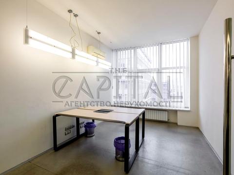 комерційна за адресою Саксаганського вул., 80