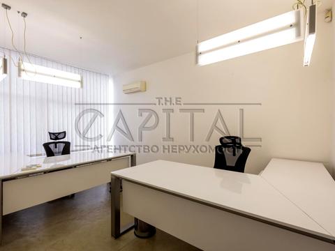 комерційна за адресою Саксаганського вул., 80