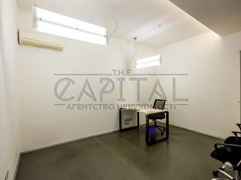 комерційна за адресою Саксаганського вул., 80