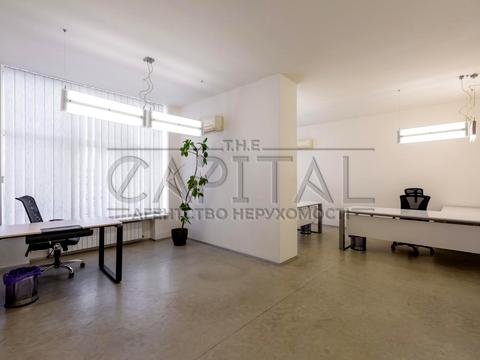 комерційна за адресою Саксаганського вул., 80