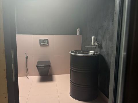 комерційна за адресою Незалежності вул., 143