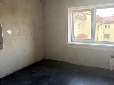 комерційна за адресою Незалежності вул., 143