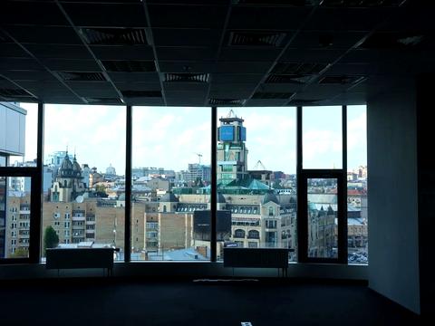 комерційна за адресою Спортивна пл., 1-А