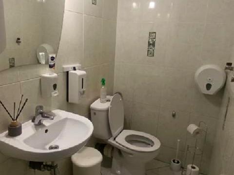 комерційна за адресою Уласа Самчука вул. (улица Пархоменко), 24