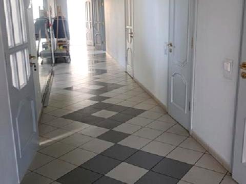 комерційна за адресою Уласа Самчука вул. (улица Пархоменко), 24