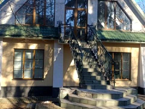 комерційна за адресою Уласа Самчука вул. (улица Пархоменко), 24