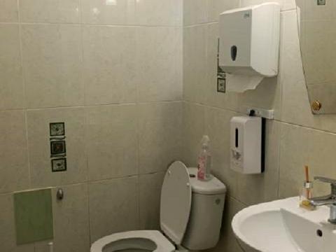 комерційна за адресою Уласа Самчука вул. (улица Пархоменко), 24