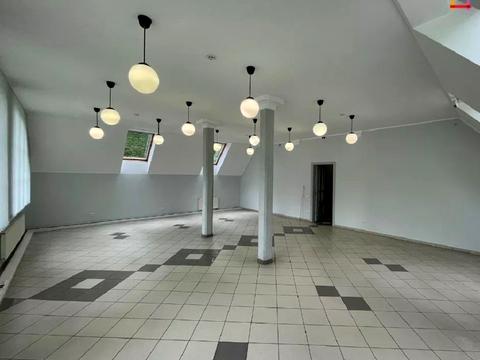 комерційна за адресою Уласа Самчука вул. (улица Пархоменко), 24