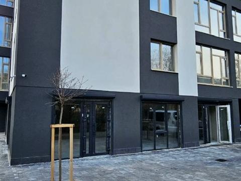 комерційна за адресою Августина Волошина вул., 1