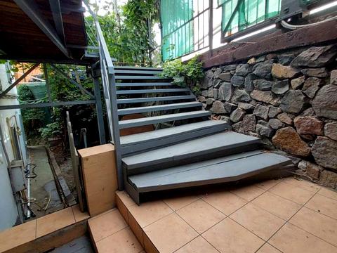 комерційна за адресою Редутна вул., 58