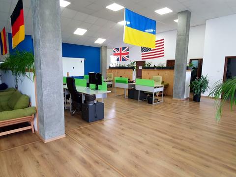 комерційна за адресою Залізнична вул., 7