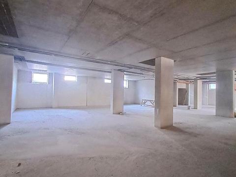 комерційна за адресою Сніжна вул., 52