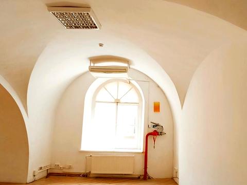 комерційна за адресою Рибальська вул., 22