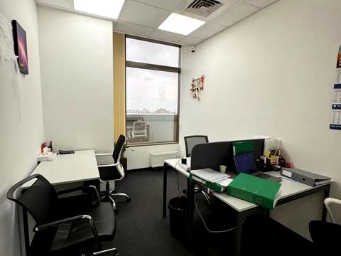 комерційна за адресою Богдана Хмельницького вул., 19-21