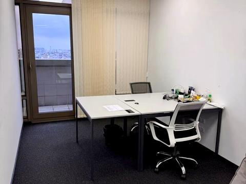 комерційна за адресою Богдана Хмельницького вул., 19-21