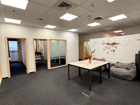 комерційна за адресою Богдана Хмельницького вул., 19-21