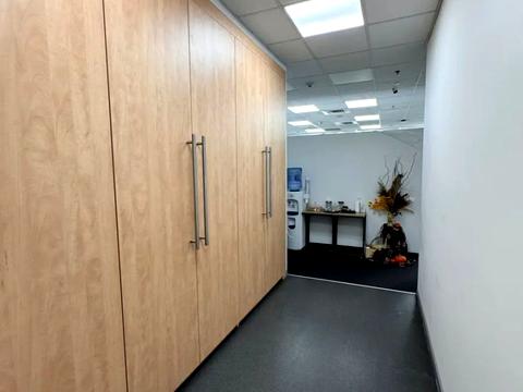 комерційна за адресою Богдана Хмельницького вул., 19-21