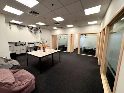 комерційна за адресою Богдана Хмельницького вул., 19-21