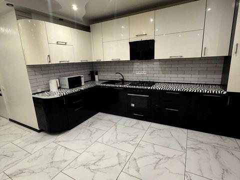 квартира за адресою Левка Лук'яненка вул. (Василя Жуковського), 16, 18, 20, 24