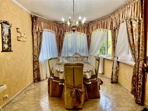 дом по адресу лесі українки, 7а