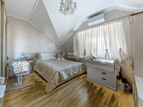 дом по адресу лесі українки, 7а