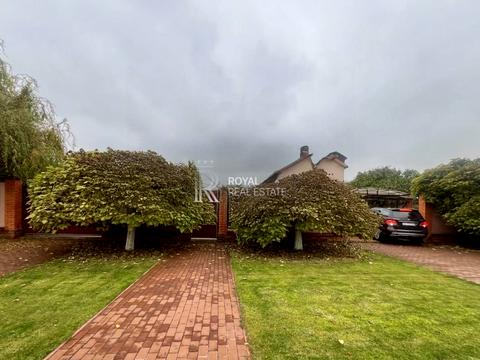 дом по адресу лесі українки, 7а