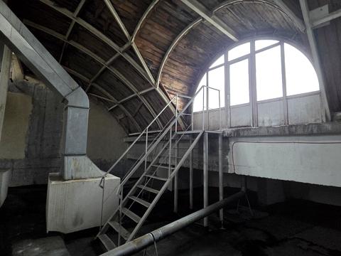 комерційна за адресою Дніпровська набережна вул., 25