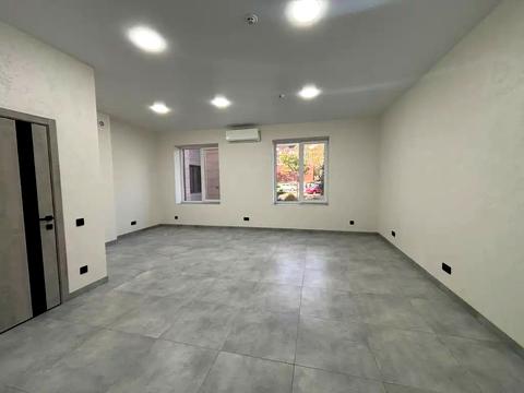 комерційна за адресою Соборна пл. (Жовтнева), 14