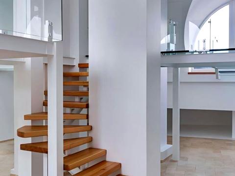 коммерческая по адресу Днепровская набережная ул., 25