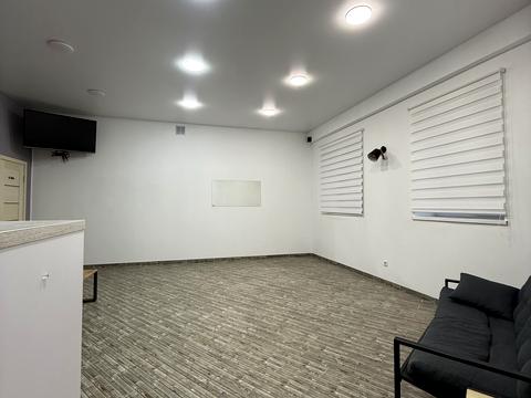 комерційна за адресою Миколи Руденка вул., 15-Д