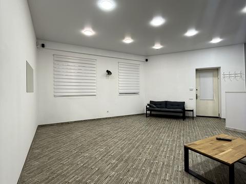 комерційна за адресою Миколи Руденка вул., 15-Д