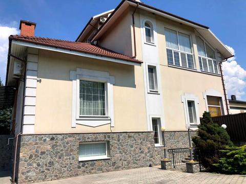 будинок за адресою пер. Каштановий, 12