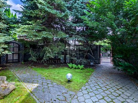 будинок за адресою пер. Каштановий, 12