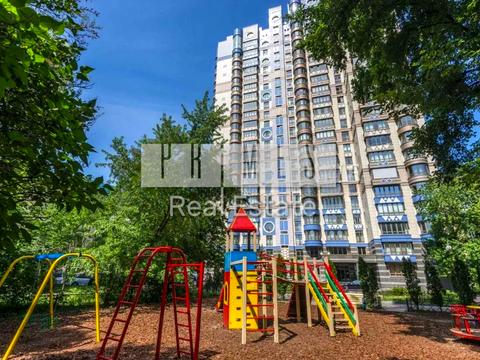 комерційна за адресою Інститутська вул., 18