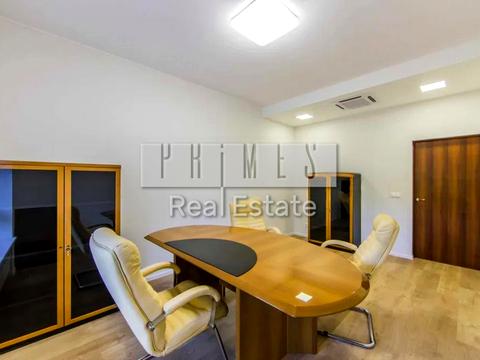 комерційна за адресою Інститутська вул., 18