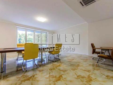 комерційна за адресою Інститутська вул., 18