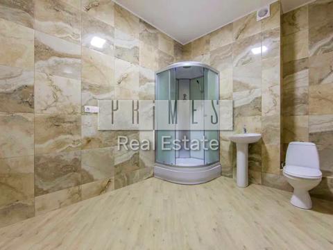 комерційна за адресою Інститутська вул., 18