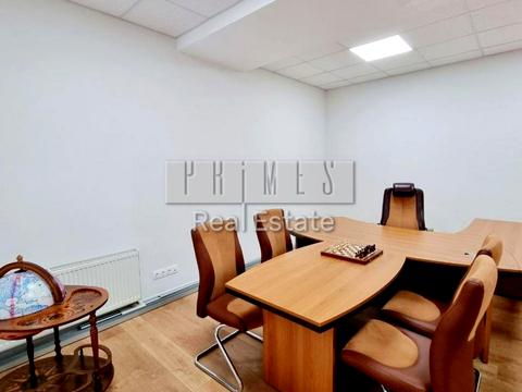 комерційна за адресою Інститутська вул., 18