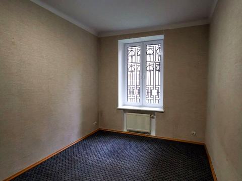 комерційна за адресою Марії Конопницької вул., 12