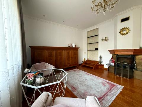 будинок за адресою Місячна вул., 23