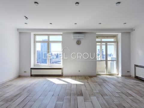 комерційна за адресою Круглоуніверситетська вул., 3-5