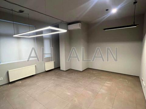 комерційна за адресою Спаська вул., 5