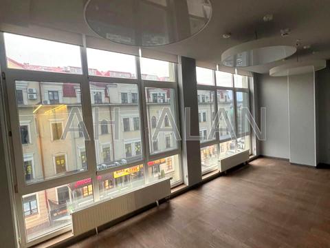 комерційна за адресою Спаська вул., 5